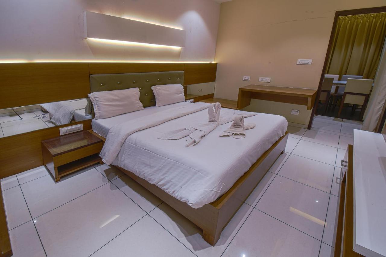 Hotel Ravikiran Kolhapur Esterno foto