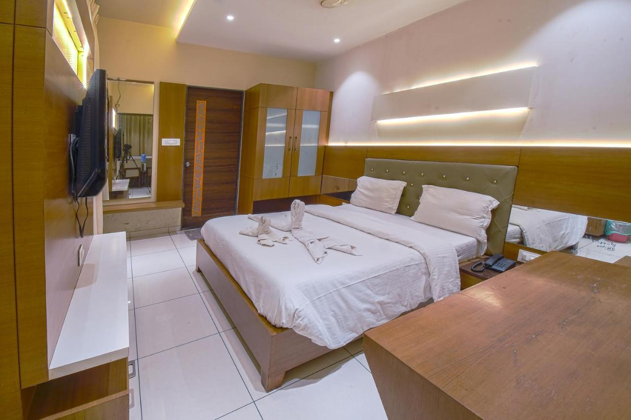 Hotel Ravikiran Kolhapur Esterno foto